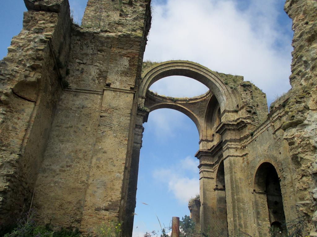 Vacanza Alla Chiesa Diruta Grottole Exterior photo